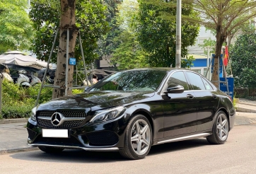 Chiếc Mercedes C250 AMG đời 2015 này rao bán chỉ ngang một chiếc Honda City