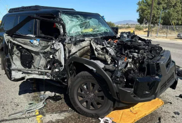 Đây là chiếc Toyota Land Cruiser 2024 đầu tiên gặp nạn, biến dạng luôn cả phần đầu xe