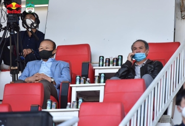 Sau khi hứa về HAGL, HLV Park Hang Seo tặng 'quà đặc biệt' cho bầu Đức