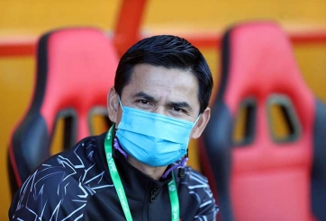 HAGL gặp 'bất lợi lớn' sau hành động lạ của HLV Kiatisak