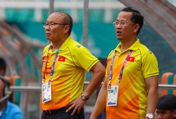 Không thể đồng hành cùng ĐTVN, trợ lí HLV Park 'nói lời xúc động' trên MXH