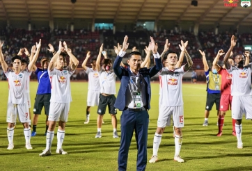 Thủ môn HAGL có 'phản ứng đặc biệt' với đồng đội trong trận hòa với 'ông lớn nước Úc'