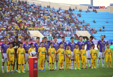 VIDEO: Trụ cột ĐT Việt Nam có hành động ý nghĩa trước tin đồn rời CLB Hà Nội