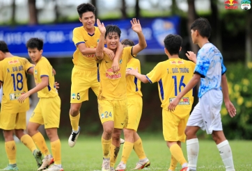 Sao trẻ HAGL nhận mưa lời khen sau hành động đẹp tại giải quốc gia