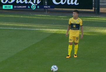 HLV Pau FC thừa nhận sai lầm trong ngày Quang Hải ngồi dự bị