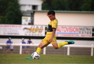 HLV Pau FC bị CĐV nhà chỉ trích vì để Quang Hải dự bị