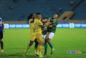 Cầu thủ Việt Nam đấm đồng nghiệp nhận án phạt nặng
