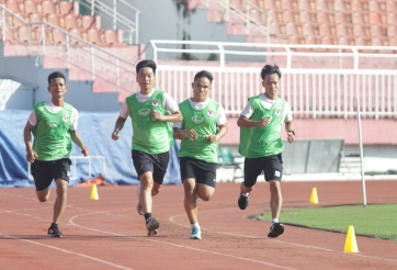 Trọng tài phía Nam vượt qua bài kiểm tra thể lực: Không ai bị ngất