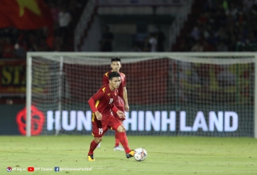 Rời Việt Nam, Quang Hải nhận ngay 'báo động đỏ' khi trở về Pau FC