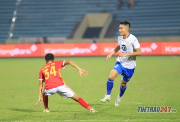 VIDEO: Cựu tuyển thủ ĐT Việt Nam bật khóc nức nở trên sân