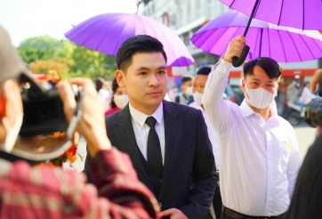 Chủ tịch CLB Hà Nội ngại ngùng khi bày tỏ tình cảm với hoa hậu Đỗ Mỹ Linh