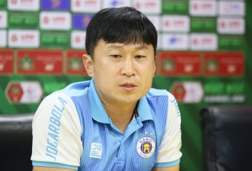 HLV Hàn Quốc xin lỗi vì thua trong ngày đám cưới của chủ tịch Hà Nội FC