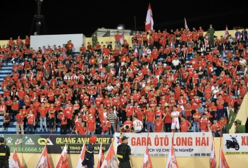 VIDEO: CĐV Hải Phòng để lại hành động đẹp trong ngày đội nhà vươn lên đầu BXH