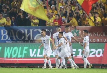 VIDEO: CĐV Nam Định ăn mừng sớm bằng màn múa lân cực chất