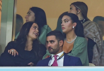 Bạn gái Ronaldo lên tiếng đầy mỉa mai khi 'CR7 hết thời'