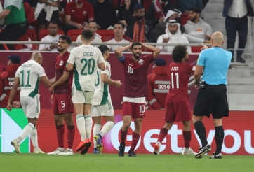 Bù giờ 17 phút, VAR khiến chủ nhà World Cup 2022 bị loại đầy cay đắng