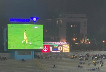 CLB V-League phản pháo lại VPF sau vụ 'check VAR chưa từng có'