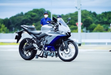 Yamaha giới thiệu xe máy tự cân bằng, có khả năng lái tự động như Tesla