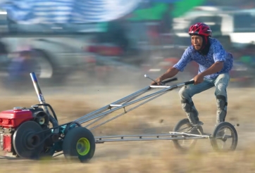 Độc lạ giải đua máy cày tại Thái Lan