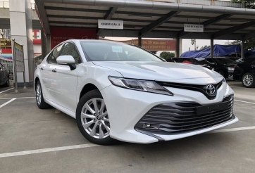 Doanh số suy giảm, Toyota Camry, Mazda6 và loạt sedan hạng D đua nhau giảm giá sốc