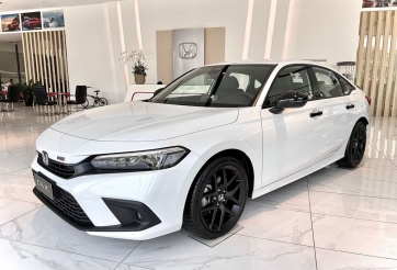 Honda Civic RS ưu đãi kỷ lục lên tới 100 triệu đồng