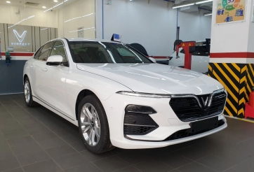 Xe xăng VinFast LUX A2.0 bất ngờ được bán trở lại tại Việt Nam, giá không còn như xưa