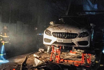 9 xế hộp hạng sang bị thiêu rụi trong đám cháy gara ô tô, chủ xe liệu có được bồi thường?