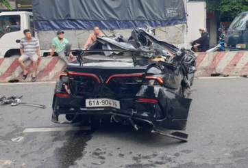 Ô tô điên húc văng nhiều người đi đường