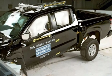 Bán tải cỡ trung như Ford Ranger kém an toàn đối với hành khách ngồi hàng sau?