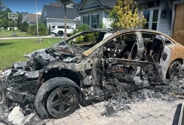 Ô tô điện Mercedes bất ngờ phát nổ, gây hỏa hoạn dù đang không cắm sạc