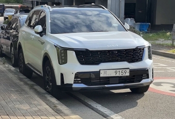 Cận cảnh diện mạo ‘bằng xương bằng thịt’ của Kia Sorento 2024 vừa lộ diện, sẵn sàng thách thức SantaFe