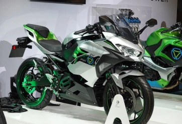 Mô tô thuần điện đầu tiên của Kawasaki ‘rục rịch’ ra mắt, sở hữu dung lượng pin khó tin