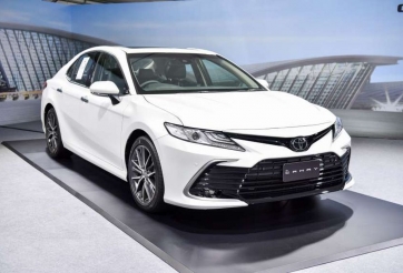 Toyota Camry ‘cân’ cả phân khúc trong tháng 8, bán nhiều xe hơn các đối thủ cộng lại