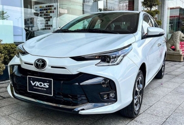 Doanh số lao dốc không phanh, Toyota Vios giảm giá sâu đấu City, Accent