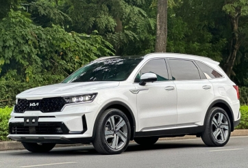 Sau 3 năm lăn bánh, Kia Sorento cũ xuống giá khó tin