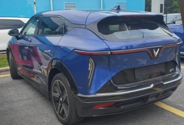 VinFast VF 7 tiếp tục ‘xuất đầu lộ diện’ tại nhà máy, ngày ra mắt đã cận kề?