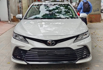 Ngỡ ngàng giá bán của Toyota Camry chạy ‘lướt’ mới lăn bánh hơn 1 năm