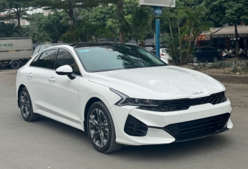 Kia K5 ‘siêu lướt’ vừa lăn bánh hơn 1 năm đã rao bán với giá sốc