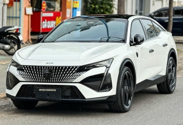 Sử dụng 1 tháng, Peugeot 408 ‘siêu lướt’ đầu tiên tại Việt Nam xuống giá khó tin