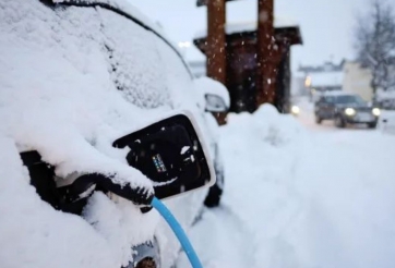 Thời tiết lạnh kỷ lục, nhiều chủ xe điện tại Mỹ ‘than trời’ vì pin yếu