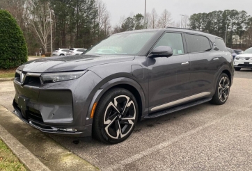 SUV điện VinFast VF 9 sắp chính thức tới tay khách hàng Mỹ