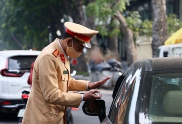 Bị xử phạt vi phạm nồng độ cồn, người lái thanh minh ‘chỉ uống vài chén rượu thuốc’