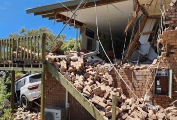 SUV Nissan Patrol ‘mới cứng’ tông xuyên nhà dân chỉ vì tài xế quên dùng phanh tay