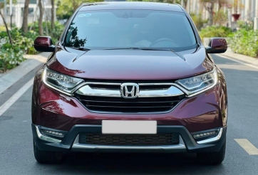 Honda CR-V lăn bánh 4 năm trượt giá ngang một chiếc Kia Morning