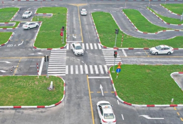 Người dùng hốt hoảng sau khi xem báo giá chi phí học lái xe ô tô