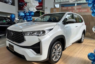 Toyota Innova Cross bị bán ‘bia kèm lạc’ với mức chênh 20 triệu đồng