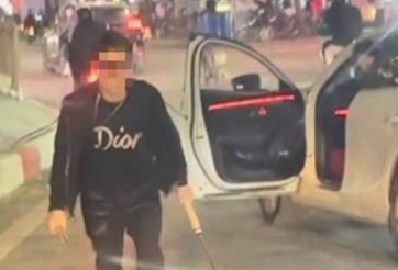 Bắt tạm giam đối tượng côn đồ dùng dao chém rách lốp xe buýt