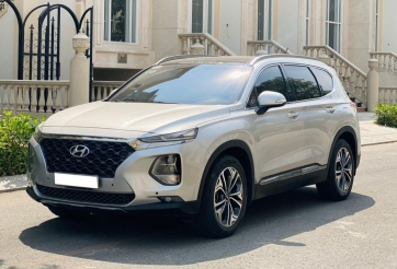 Lăn bánh 4 năm, Hyundai Santa Fe trượt giá ngang một chiếc Toyota Vios