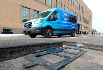 Công nghệ sạc ô tô điện không dây chưa thể được áp dụng rộng rãi vì lý do này