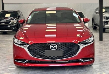 Lăn bánh ‘siêu lướt’ gần 9.000 km, Mazda3 rao bán với giá ngang Honda City